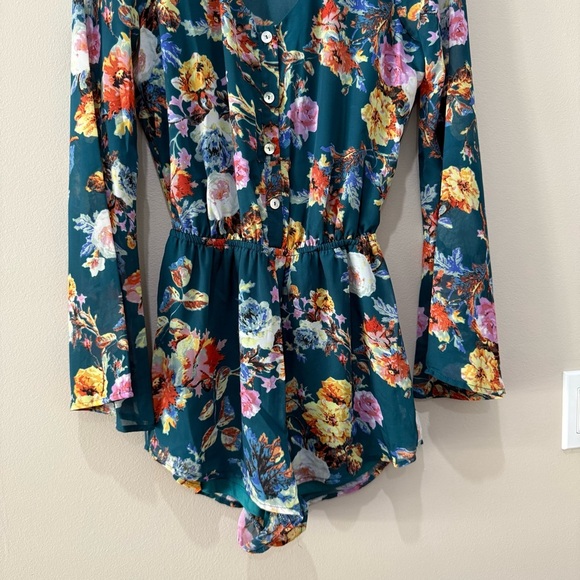 Show Me Your MuMu Red Rocks Bell Sleeve Romper XS - Picture 4 of 10